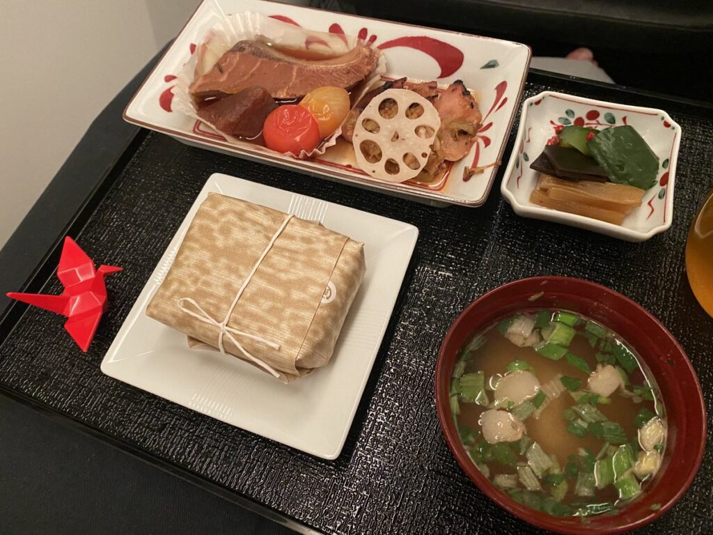 JALビジネスクラスの機内食・平政大根と鶏味噌焼き