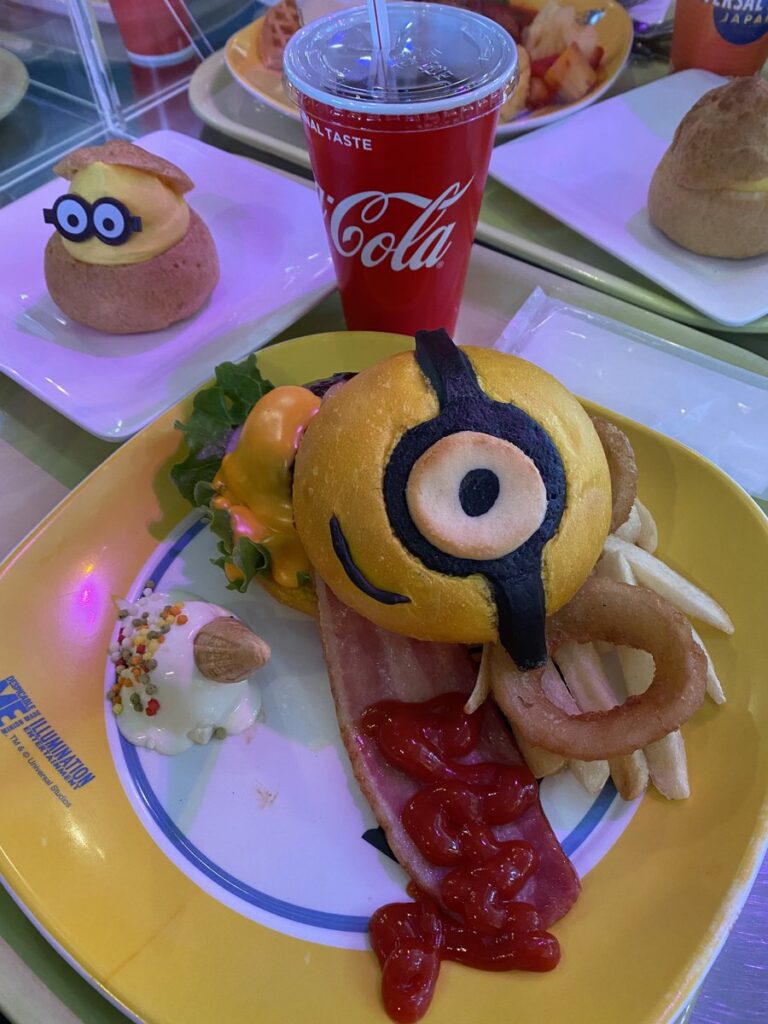 ハピネス・カフェのミニオンバーガー