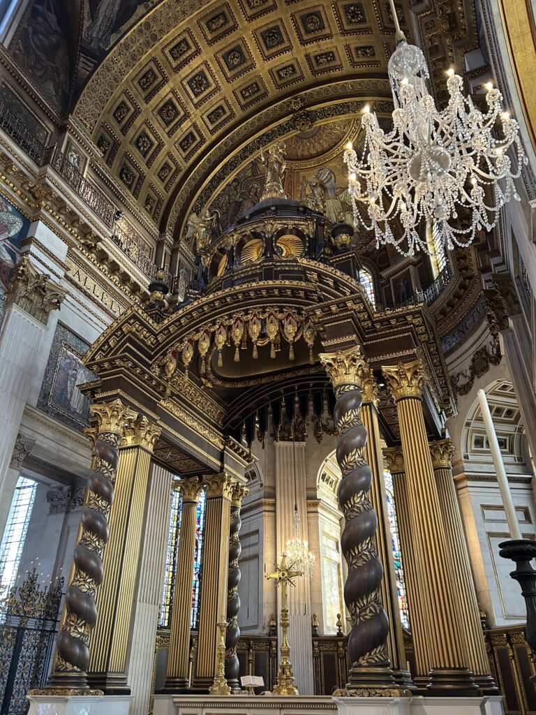 初めてのロンドンで絶対やるべきこと・セントポール大聖堂