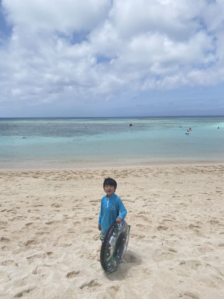 波照間島・ニシ浜のコバルトブルーの海