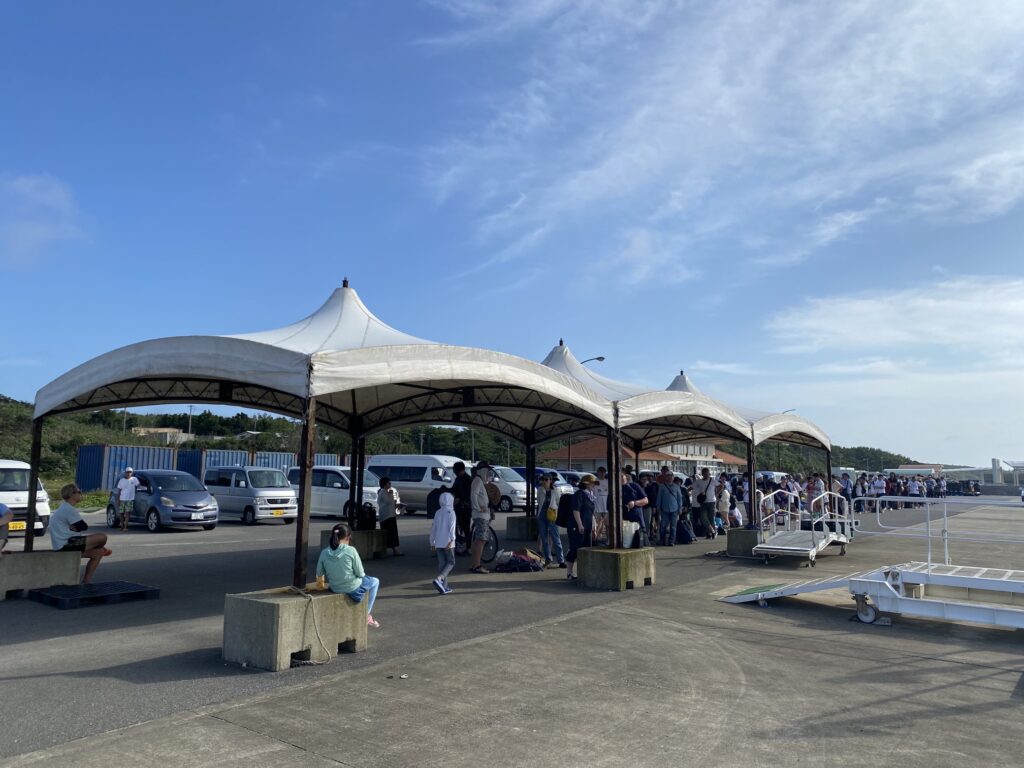 最終便出航間近の波照間船客ターミナル