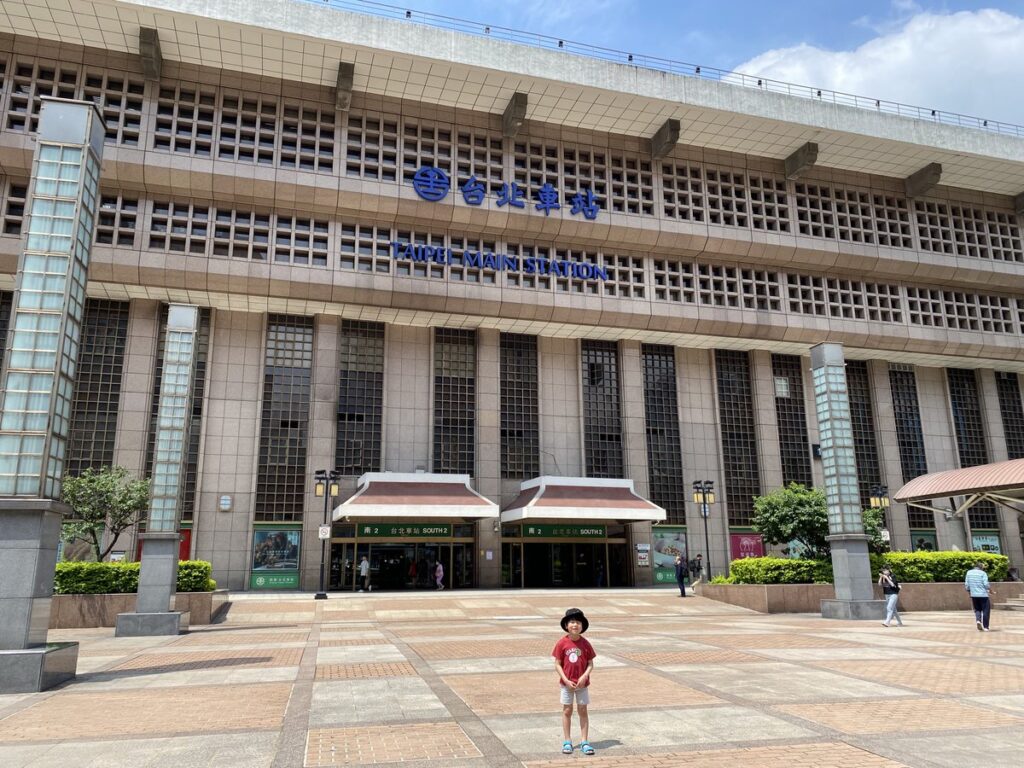 台北駅の大規模な吹き抜け