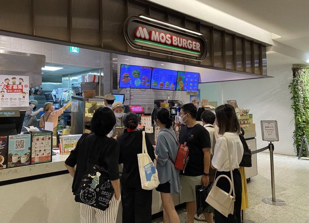 台北駅周辺のコメダ珈琲など日本企業