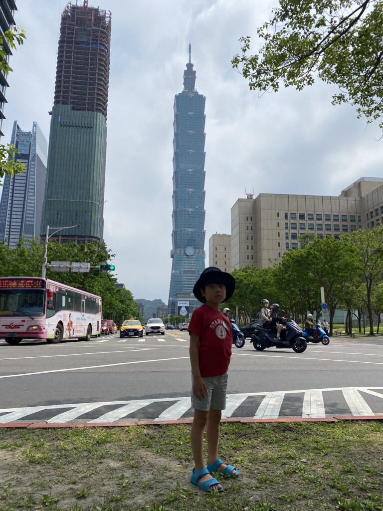 MRT市政府駅近くの晶華冠軍牛肉麵坊