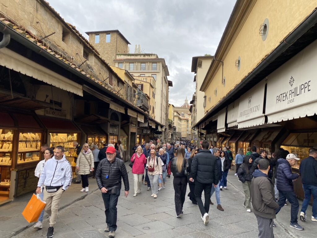 内側から見た「ポンテ・ヴェッキオ（Ponte Vecchio）」