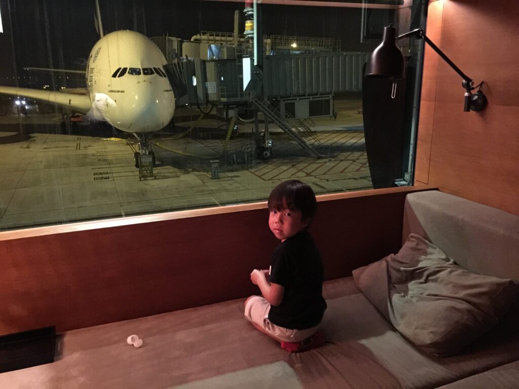 キャセイ・パシフィック航空「THE PIER | First Class Lounge（香港）」～個室「Day Suites」