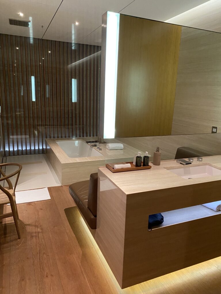 キャセイ・パシフィック航空「THE WING | First Class Lounge（香港）」～「THE CABANA」