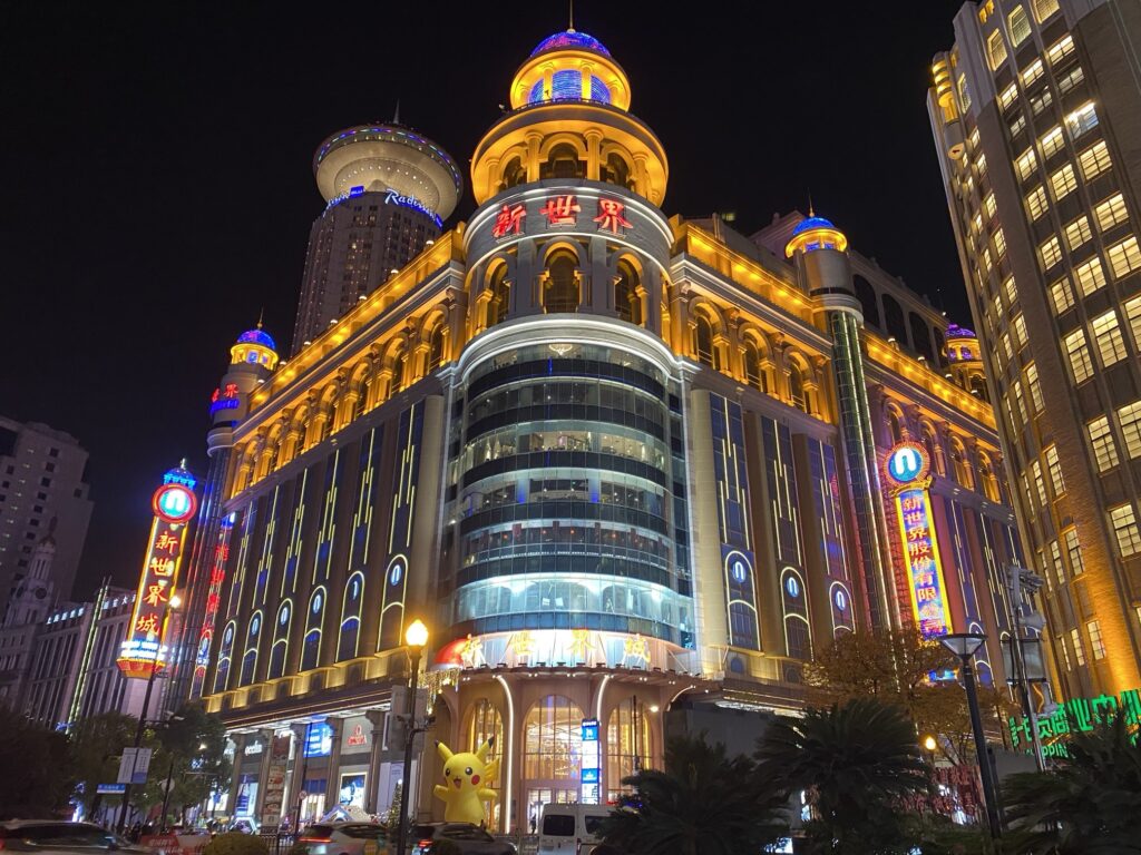 上海:建物のギラつき方が半端ない!南京東路歩行街