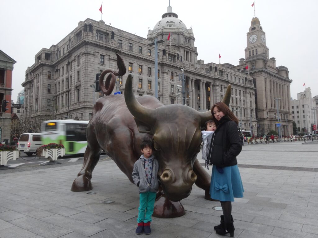 租界建築(租界=外国人居留地)が立ち並んでることで有名な「外灘」