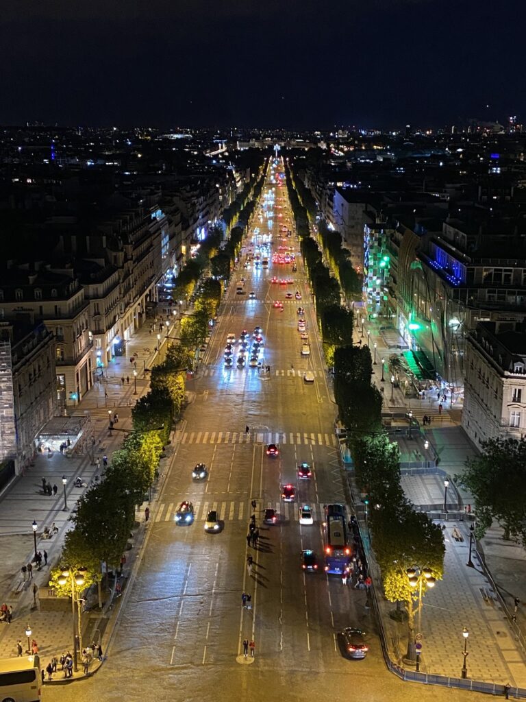 エトワール凱旋門の屋上テラスから望む、パリの夜景