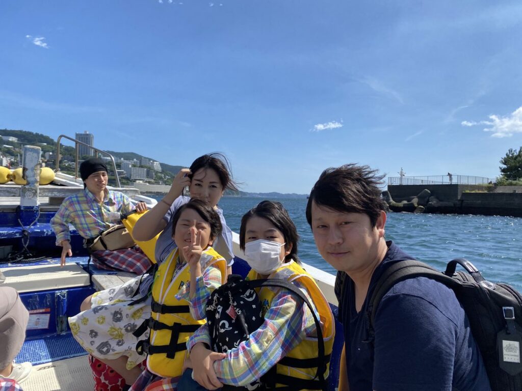 Fisherman’s CLUBで港から漁船に乗り沖へ出発