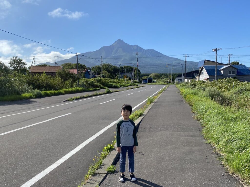 晴天の利尻島から望む利尻富士