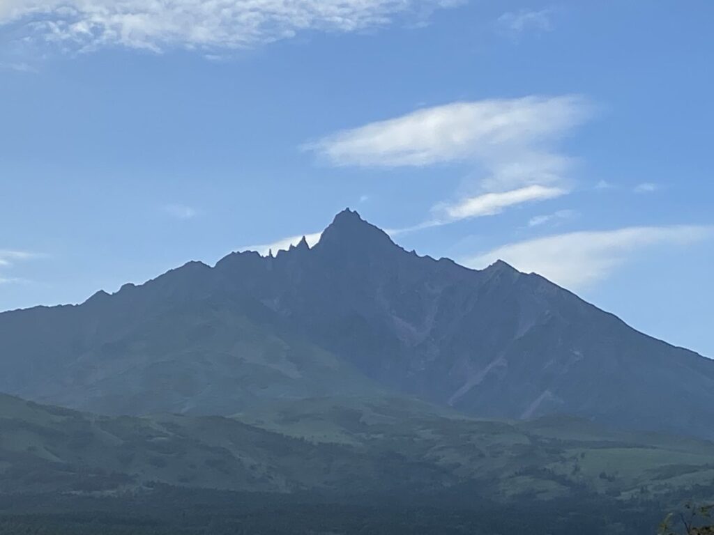 白い恋人の丘から望む利尻山