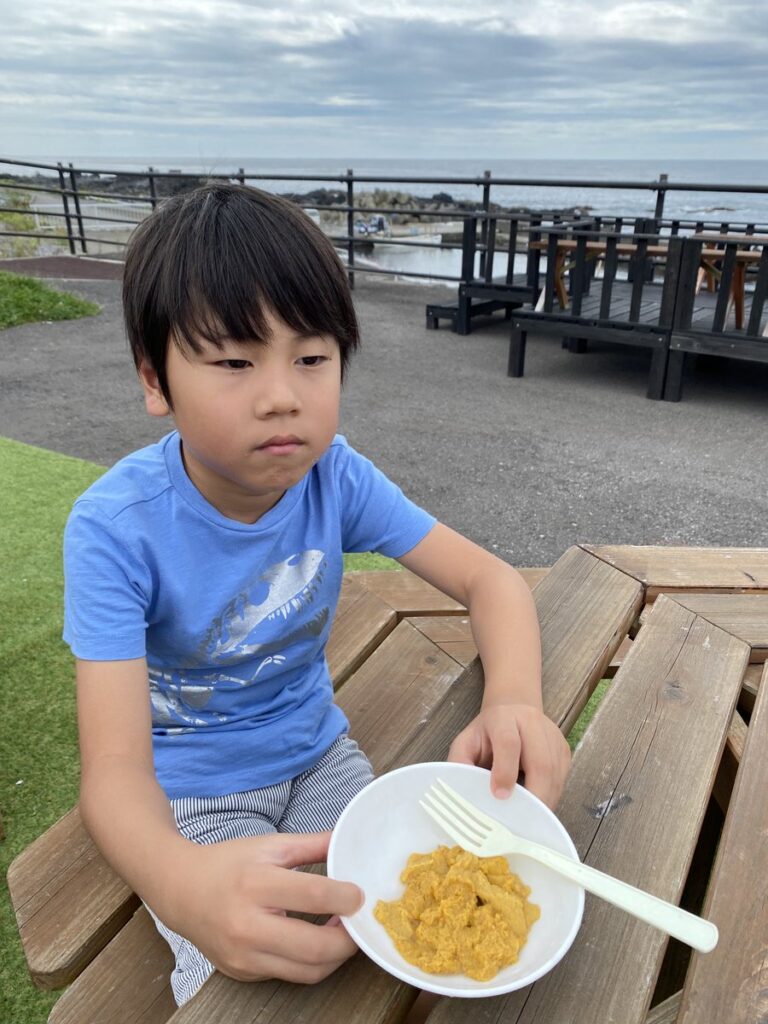 神居海岸パークのウニ採り体験で捌いたウニ