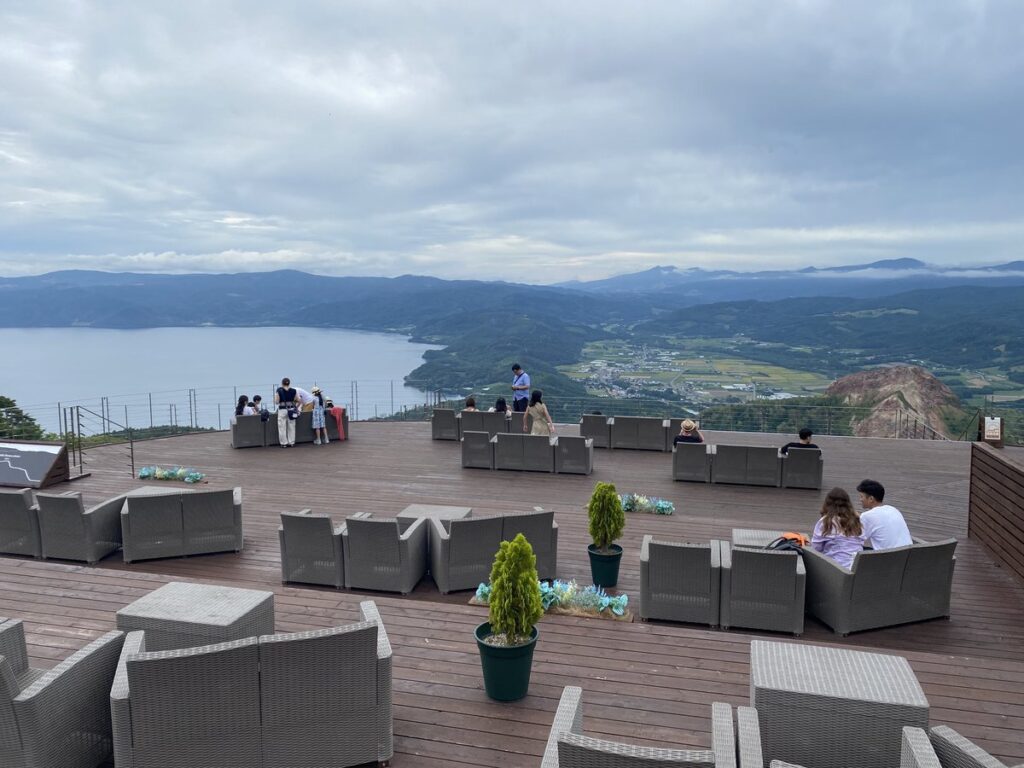 有珠山ロープウェイ山頂駅のMt.USUテラス