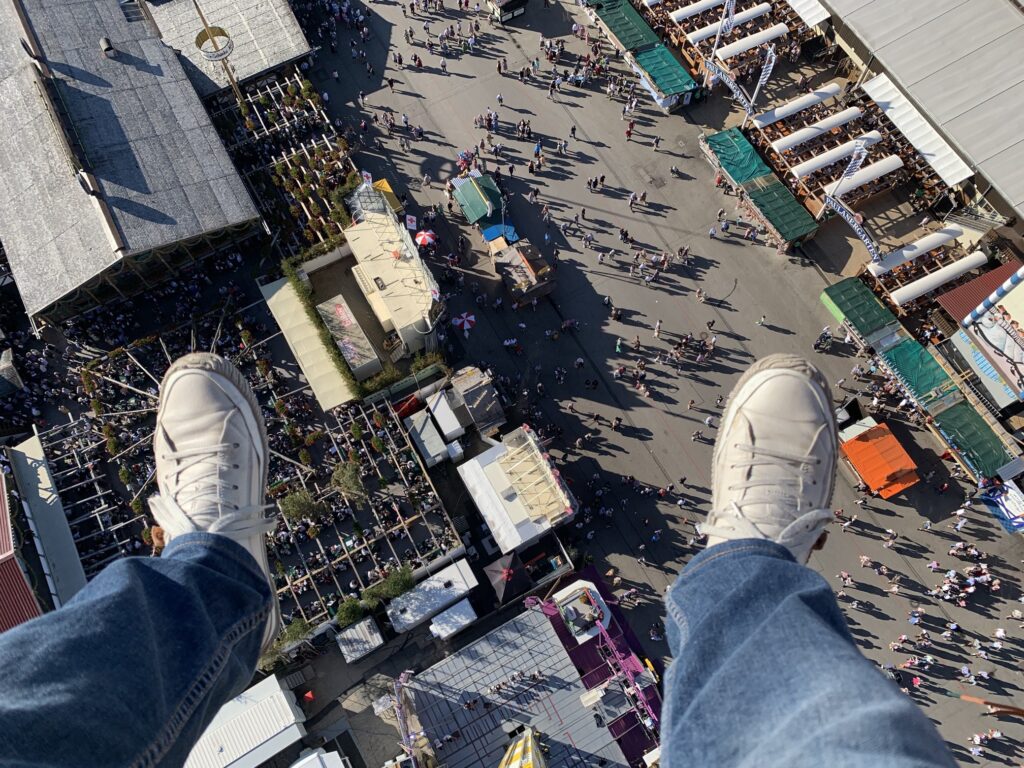 本場ミュンヘンならでは？泥酔後に楽しむ移動遊園地（仮設遊園地）