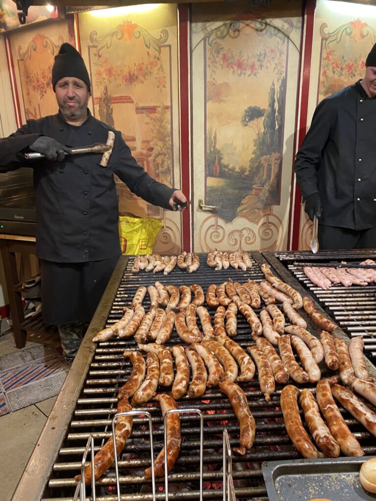 ハンブルク市庁舎前のクリスマスマーケットで味わう絶品ソーセージ「Thüringer」