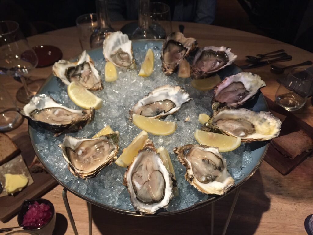 ハンブルク・「HYGGE Brasserie & Bar」で味わう生牡蠣