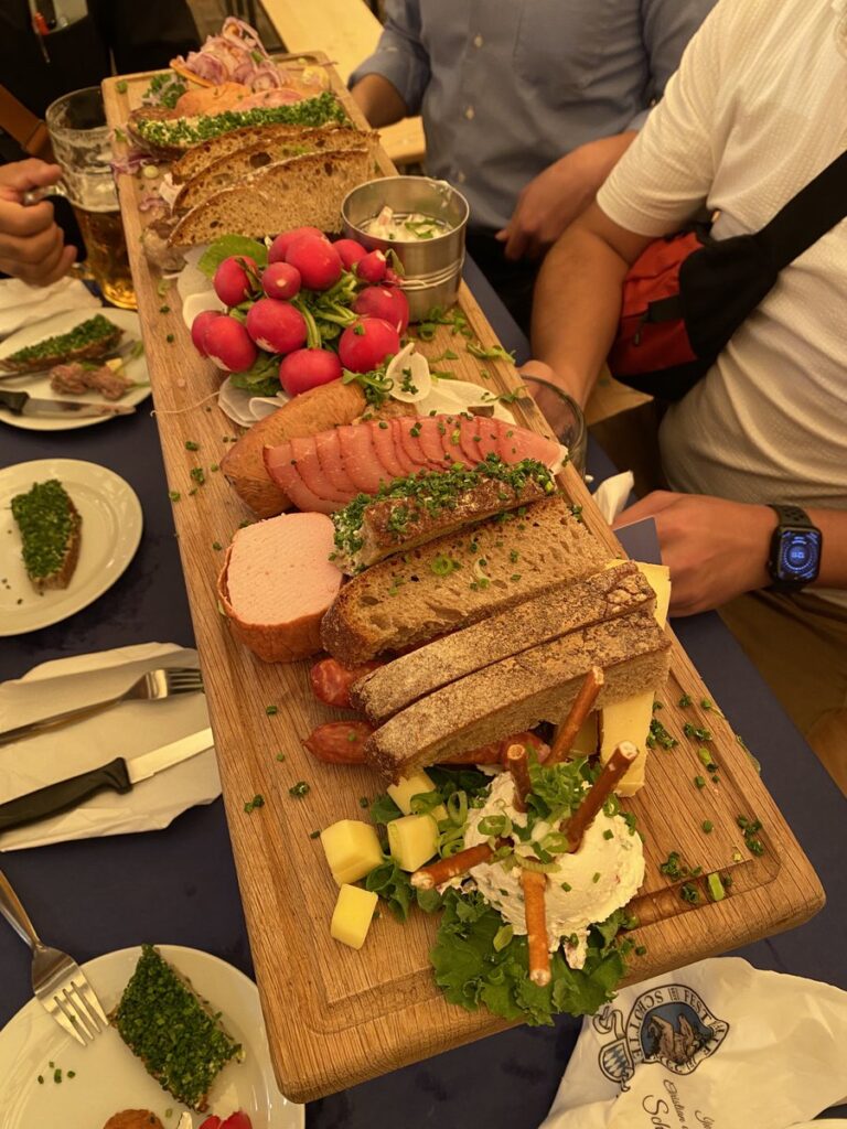 オクトーバーフェストのドイツ料理