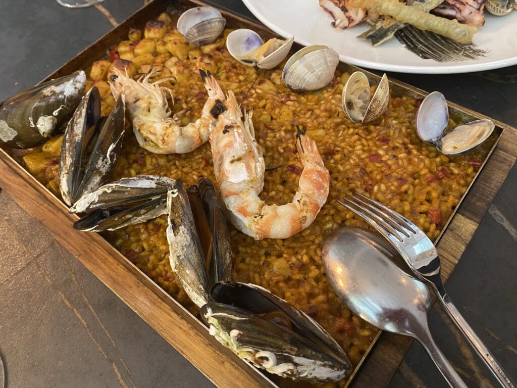 マドリード・「GastroVía 61」の1名用のパエリア