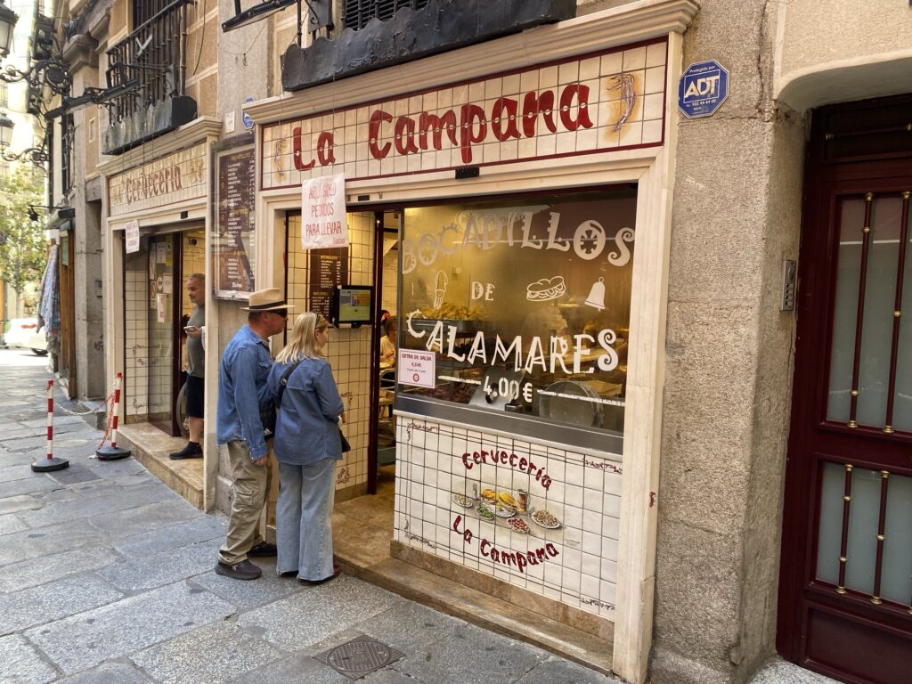 マドリード・イカリングサンドの有名店「Bar La Campana」