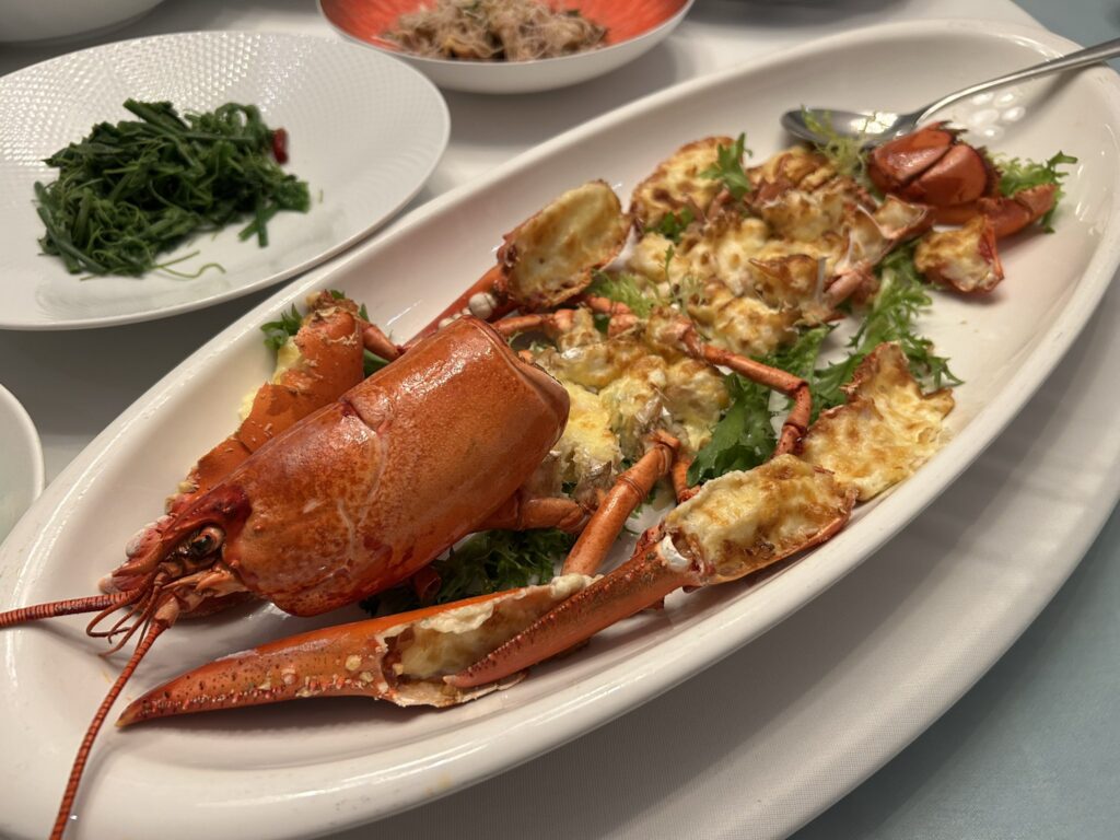 杭州西湖柳莺里酒店・闻莺厅のボストンロブスターのチーズ焼き
