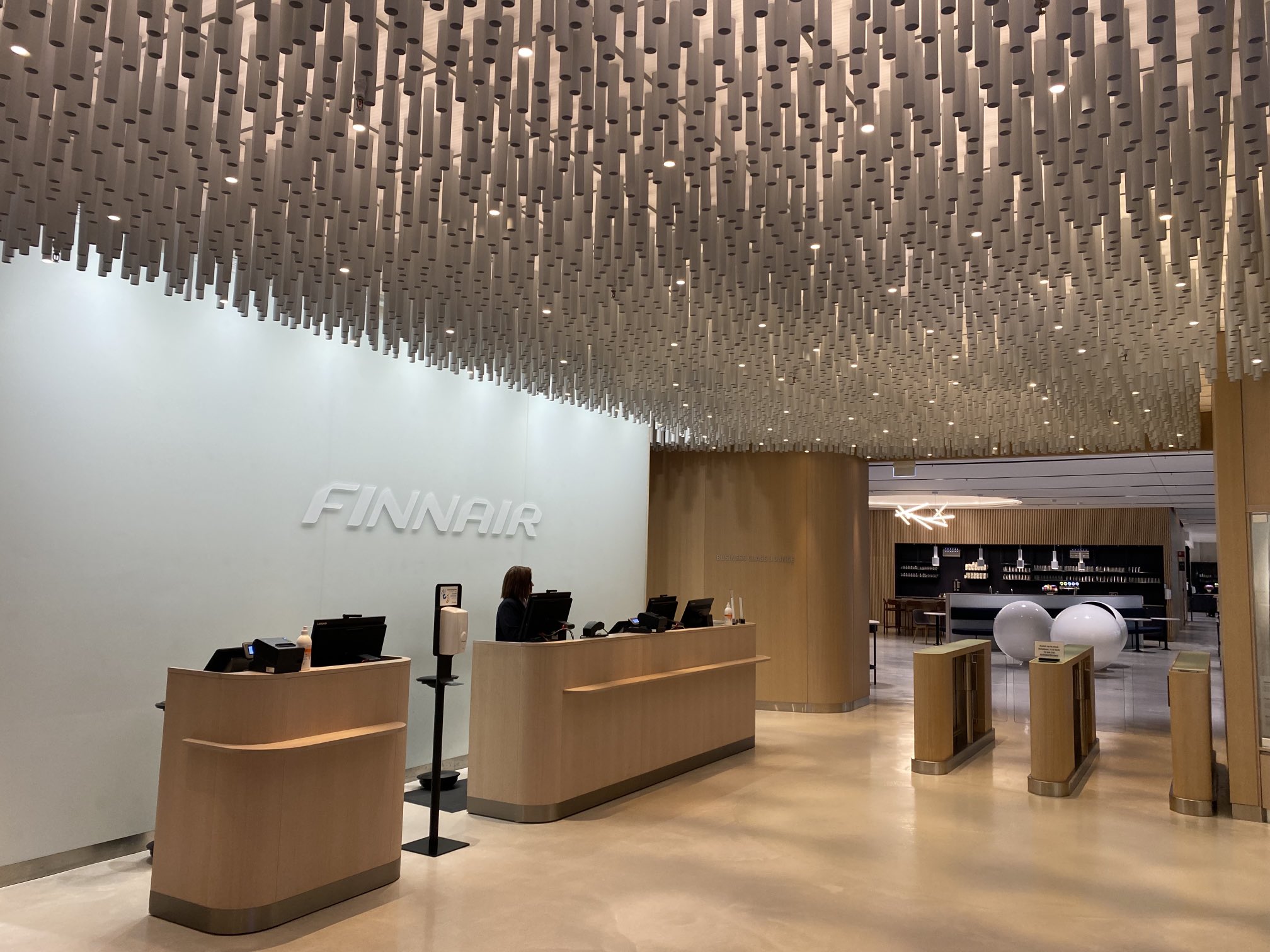 ヘルシンキ空港「Finnair Platinum Wing」体験記|サウナとグルメを満喫