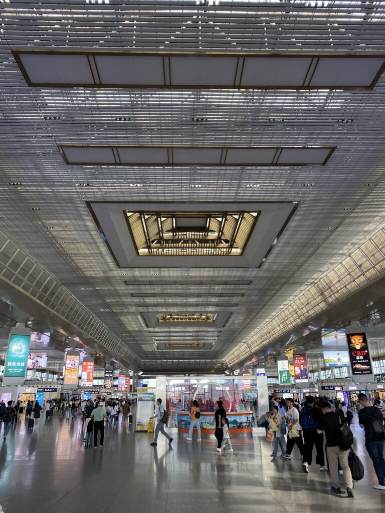 中国高速鉄道（新幹線）の乗り方徹底ガイド・広大な駅構内