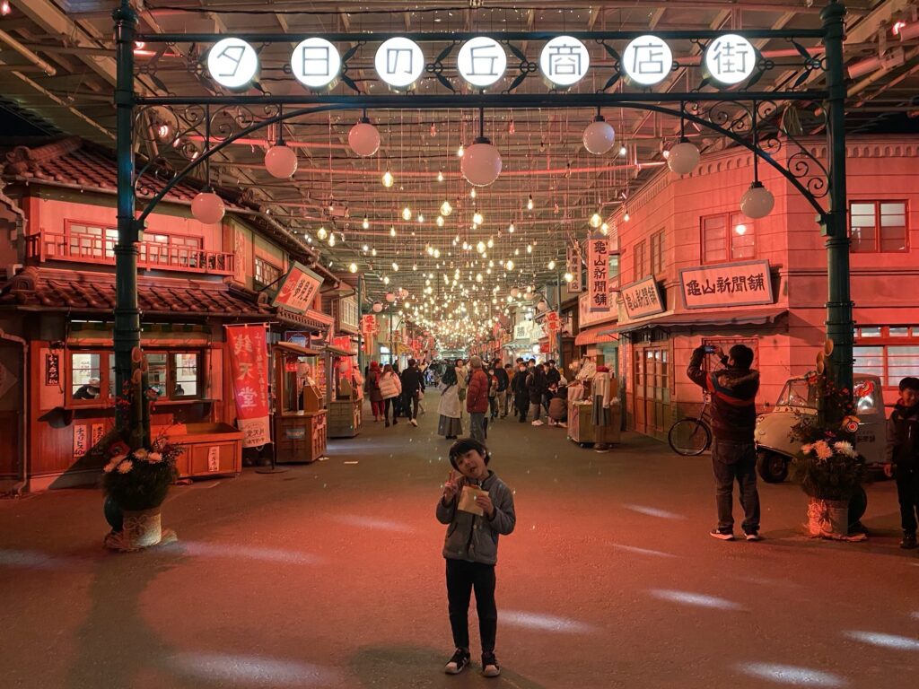 西武園ゆうえんち・夕日の丘商店街の「夕日の街灯りイルミネーション」