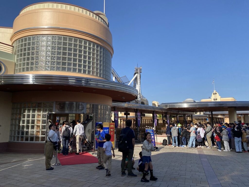 USJのパーク外ゲストサービス横のスタジオツアー受付より入場