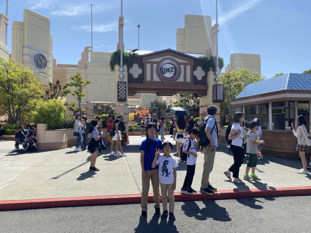 USJ「鬼滅の刃 XRライド ~夢を駆ける無限列車~」入口