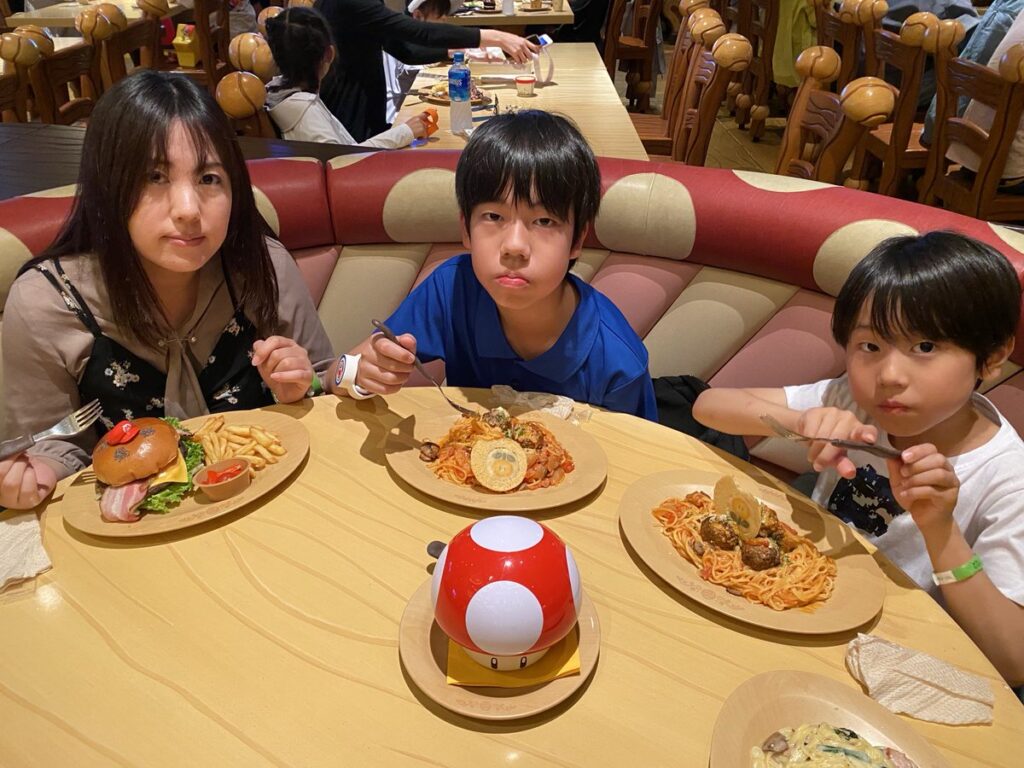 スーパー・ニンテンドー・ワールド「キノピオ・カフェ」での夕食
