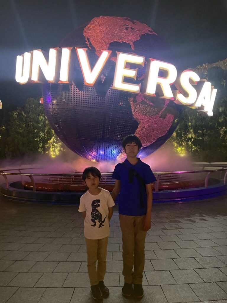 夜のUSJ「ユニバーサル・グローブ」