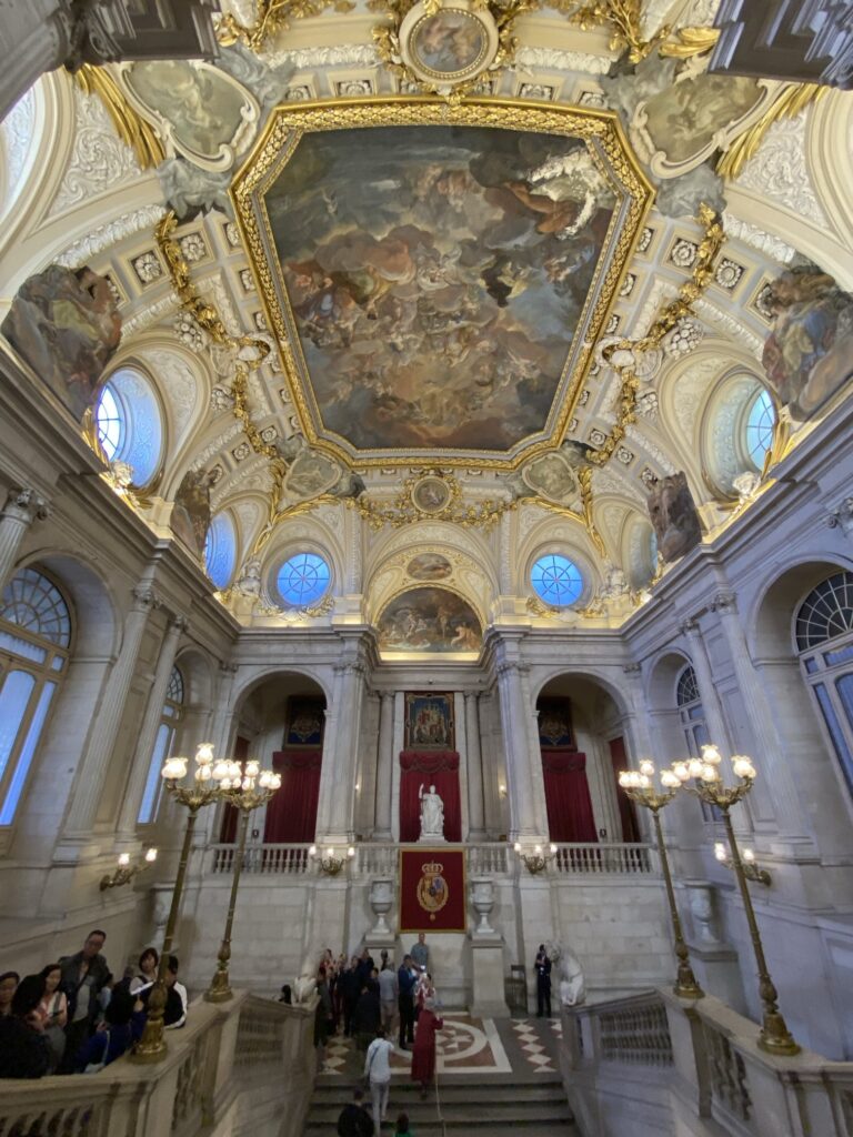 マドリード王宮：まずは、「大階段」に驚愕させられる