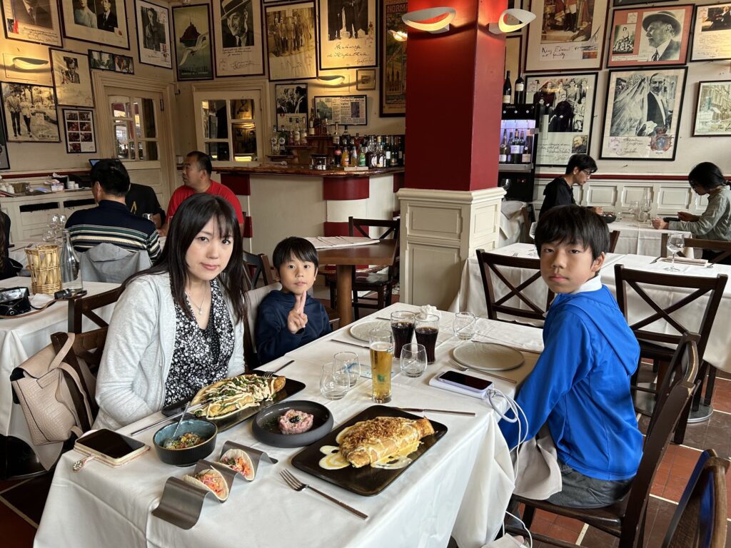 モン・サン・ミッシェル(Mont Saint-Michel):名物オムレツの元祖「ラ・メール・プラール」にてランチ