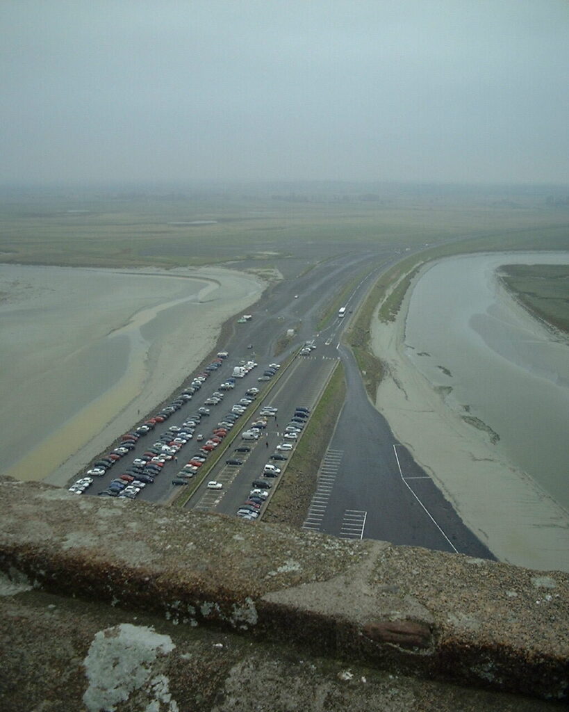モン・サン・ミッシェル(Mont Saint-Michel)が「海に浮かぶ島」の姿を取り戻すための架橋(Pont Passerelle)