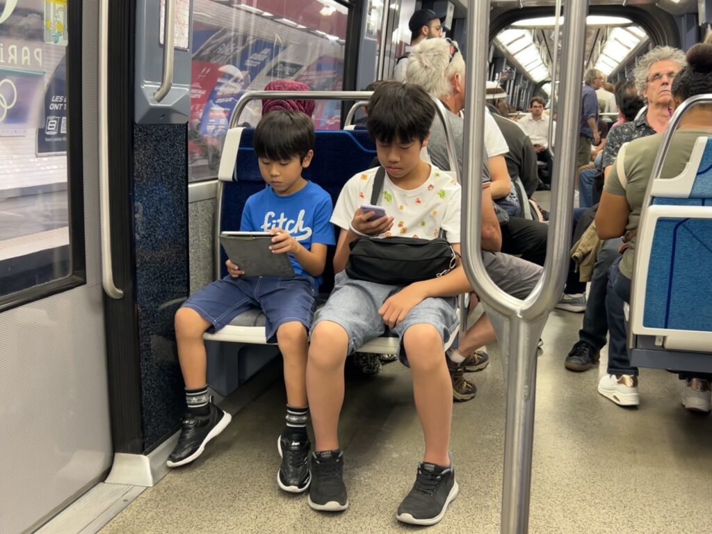 メトロ6号線、PER A線と乗り継いでディズニーランド・パリへ