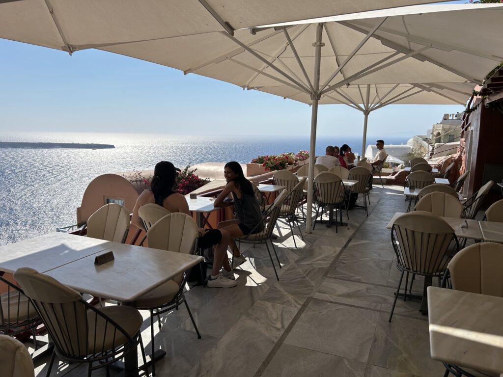 サントリーニ島・レストラン「Kastro Oia Restaurant」（座席はfirst line）