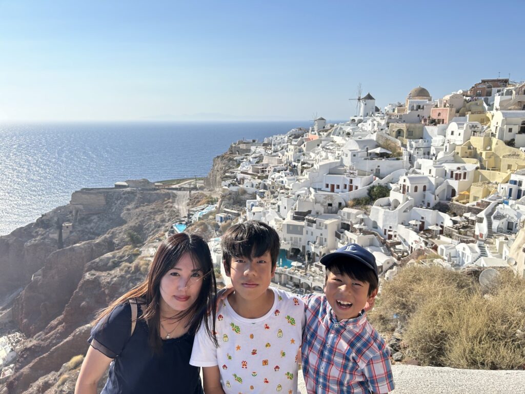 イアの古城から見渡すサントリーニ島の絶景