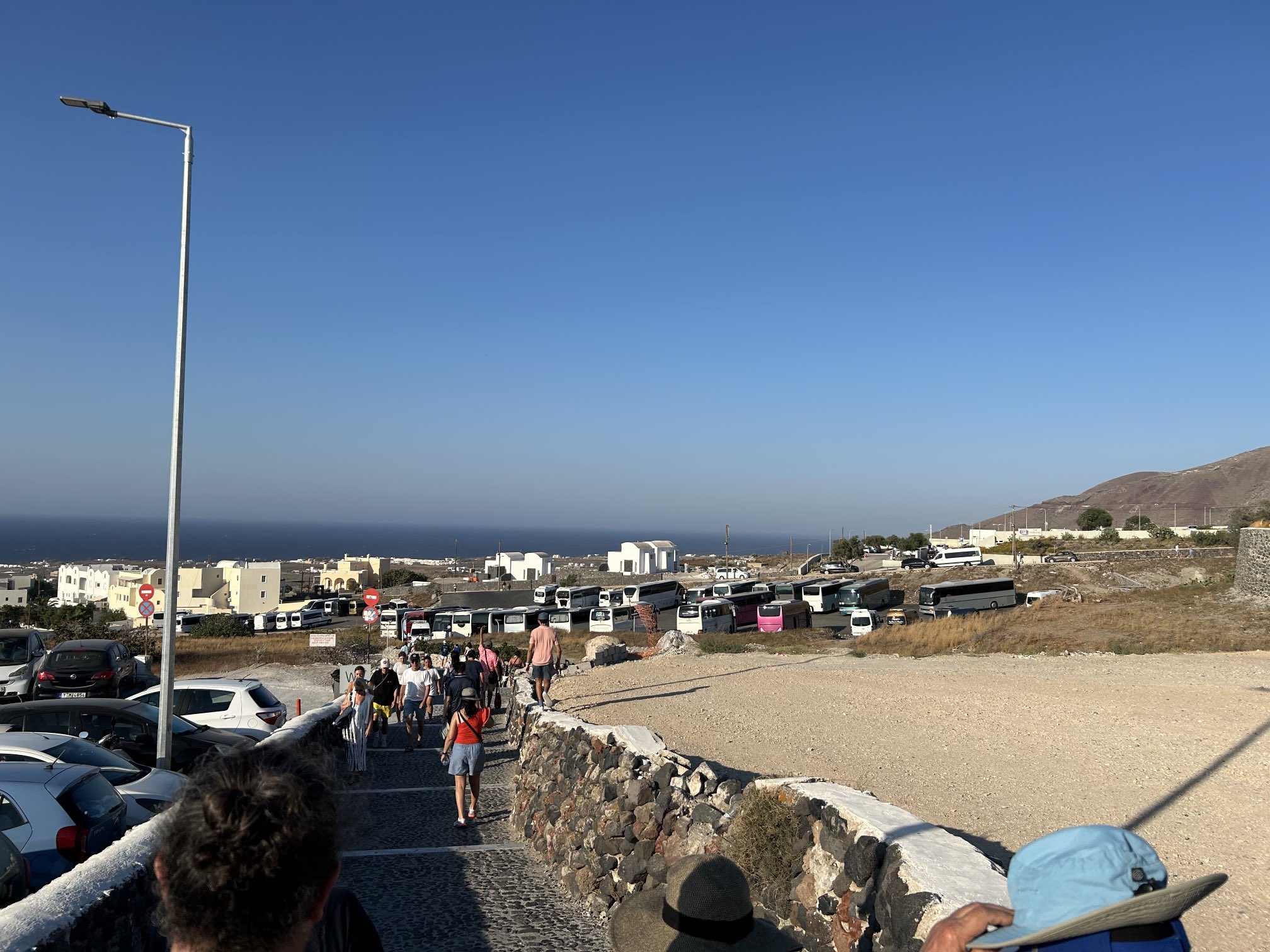 サントリーニ島・イアのバス停