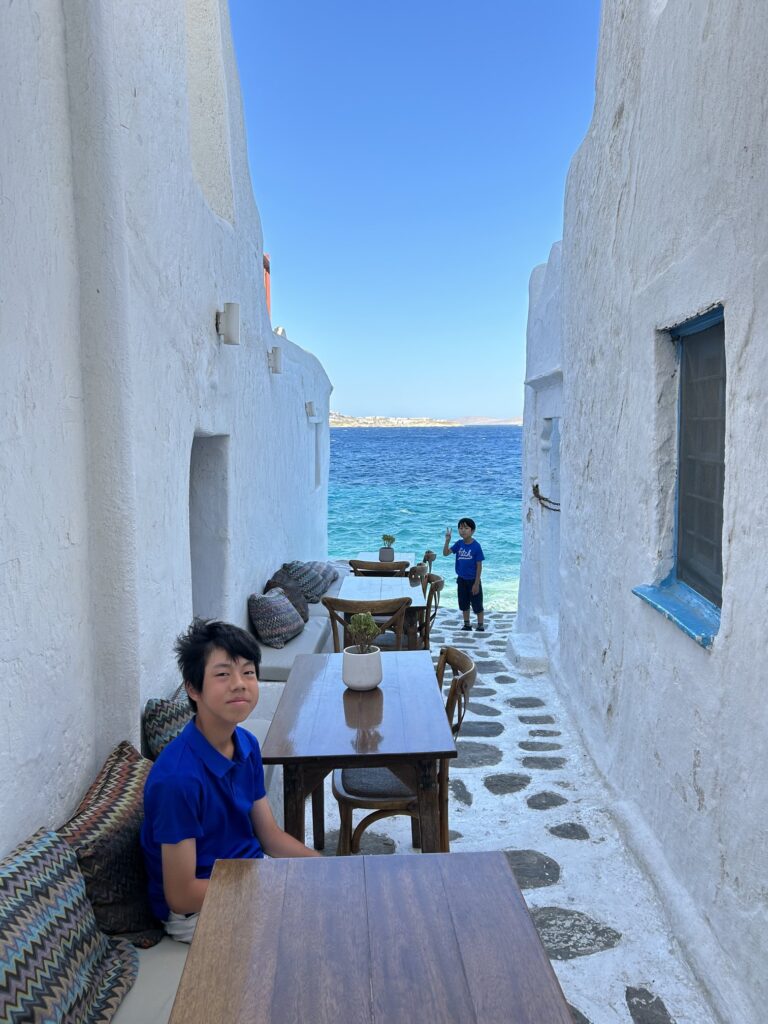 エーゲ海クルーズ（ノルウェージャン・エピック）：リトルベニスの「Kastro’s Restaurant」のテラス？席