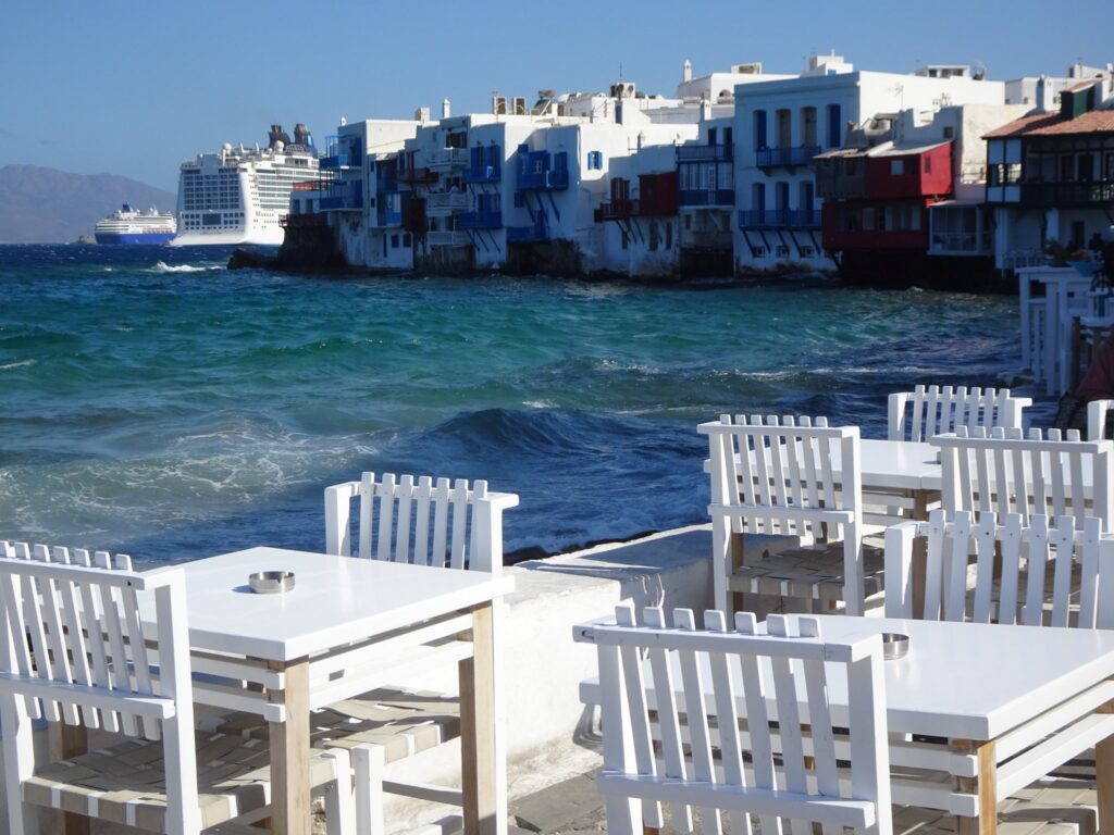 エーゲ海クルーズ（ノルウェージャン・エピック）：ミコノス島・水際に建つカラフルな建物達が特徴的な「リトル・ベニス」