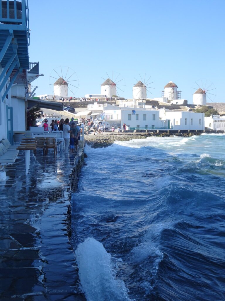 エーゲ海クルーズ（ノルウェージャン・エピック）：ミコノス島のシンボル「カト・ミリの風車」