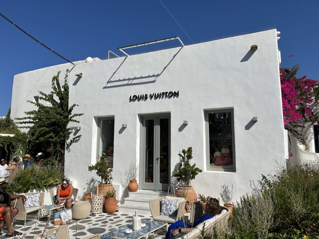 エーゲ海クルーズ（ノルウェージャン・エピック）：「アノ・ミリの丘の風車」と白いミコノスタウンの街並み