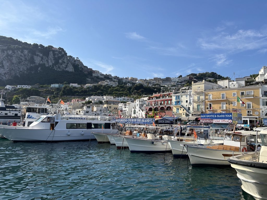 カプリ島「マリーナ・グランデ（Marina Grande）」