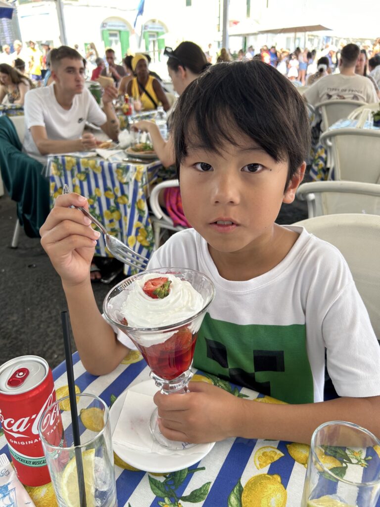 カプリ島「マリーナ・グランデ」の「Bar iolanda」でランチ