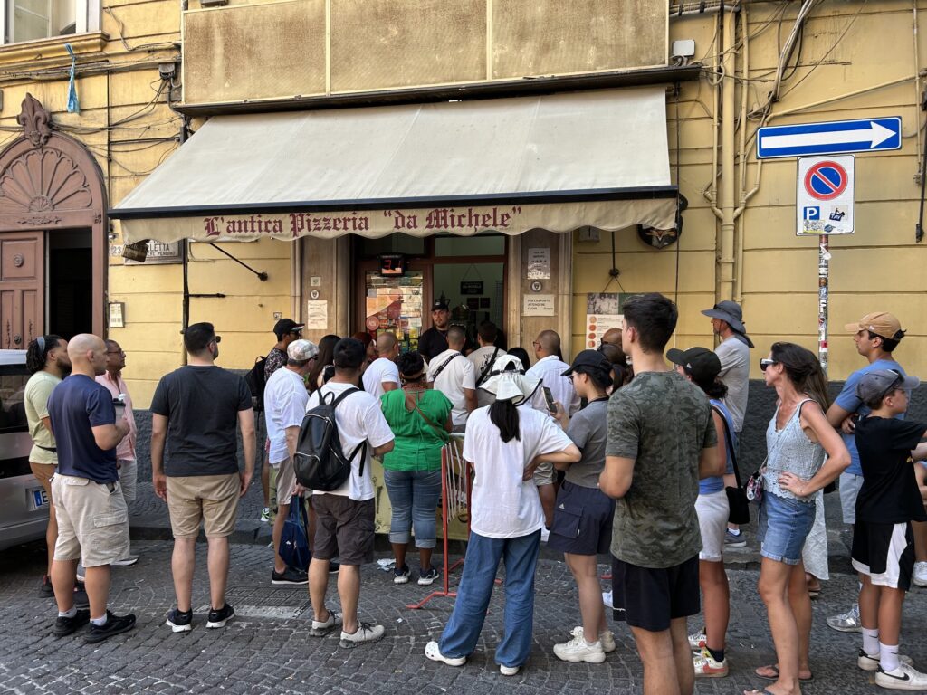 ナポリピザの有名店「L'antica Pizzeria da Michele（アンティーカピッツェリアダミケーレ）」