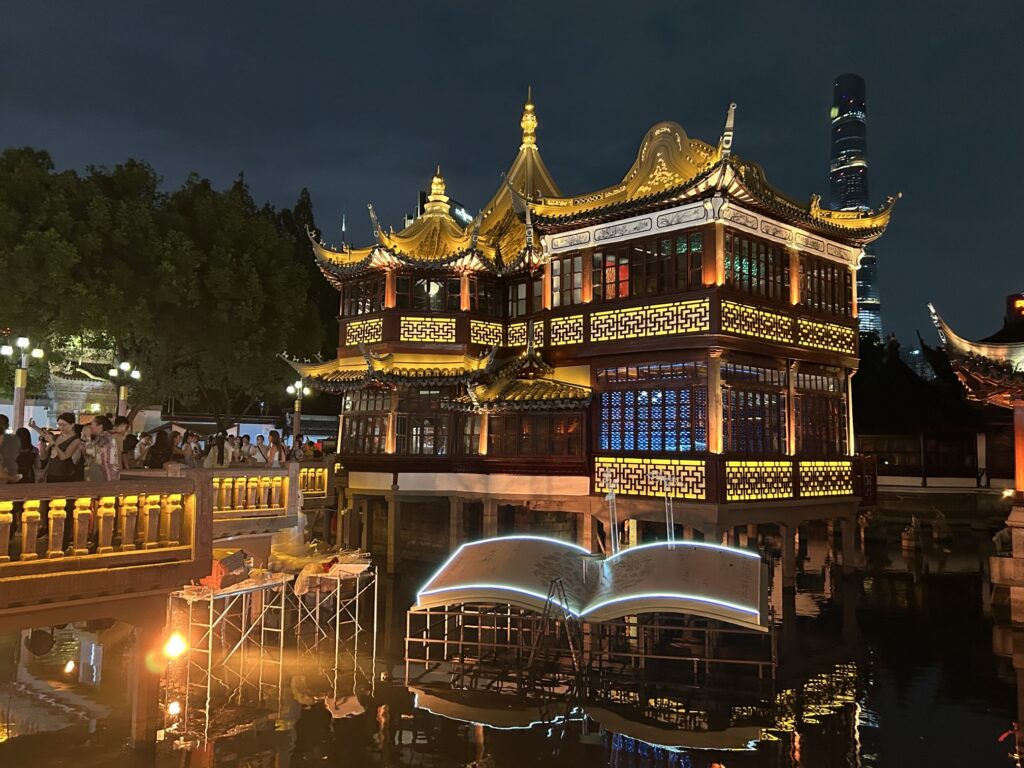 リニューアルされた豫園の「湖心亭」