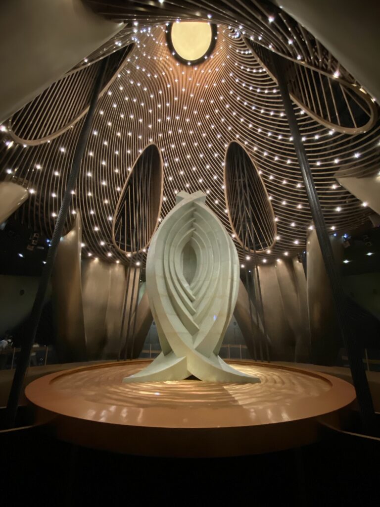 上海タワーの制振装置「TMD(チューンド・マスダンパー)」