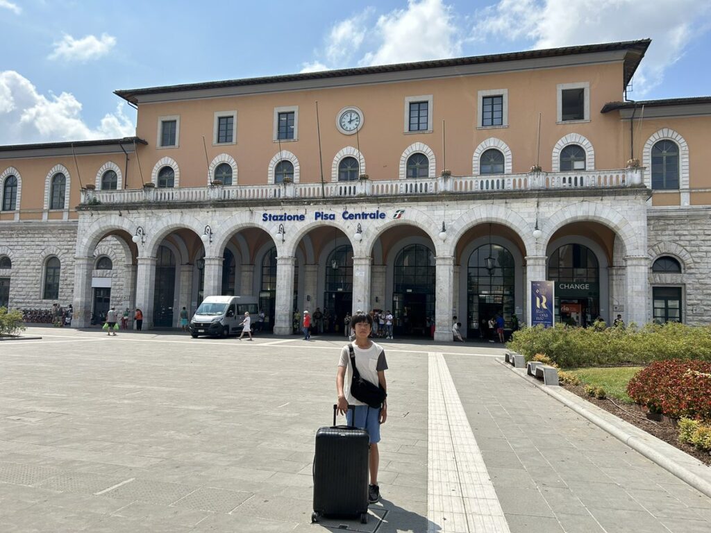 ピサ中央駅の駅舎